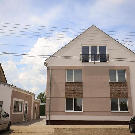 Domacin Komsijska Gostiona Zrenjanin Exteriör bild